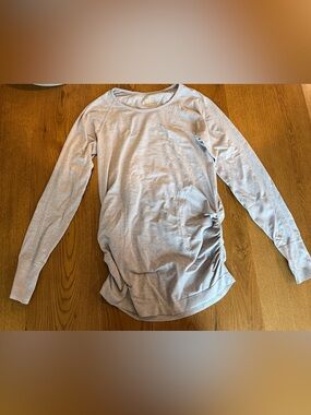 Athleta Light Gray Long-Sleeve Ruched Side Tee